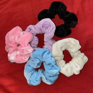5 Piece Scrunchie Velvet Set